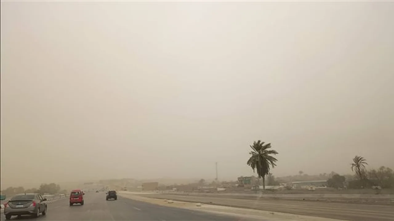 طقس متقلب ورياح مثيرة للأتربة تضرب أغلب الأنحاء غدًا في مصر